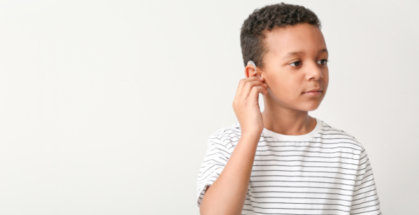 Criança surda ouve pela primeira vez graças a tratamento inédito nos EUA